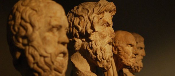 Todos sabemos que nossas vidas são constituídas de conflitos, de improvisos, de tentativas mal sucedidas, de equívocos e, portanto, de erros. Por que haveria de ser o mundo, povoado por homens e mulheres conflitantes, diferente?