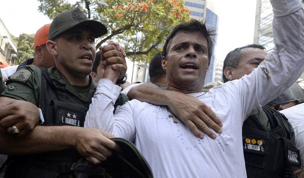 A Sala de Cassação do Supremo Tribunal de Justiça da Venezuela ratificou, nessa quinta-feira (16), a condenação a quase 14 anos de prisão do líder da oposição venezuelana, Leopoldo López, um dia depois de o presidente norte-americano, Donald Trump, ter pedido sua libertação