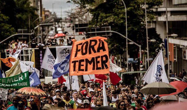 O movimento extremamente politizado, além de exigir “Fora Temer”, também deu sapecadas no governador Beto Richa (PSDB) gritando a pleno pulmões “Fora Richa”