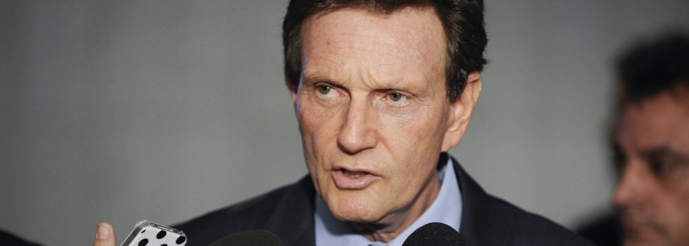 O prefeito do Rio, Marcelo Crivella, divulgou nota à imprensa justificando por que não foi ao sambódromo durante o Carnaval. "Não fui porque no meu caso seria demagogia. E os malefícios da demagogia na vida pública são extensos", disse; "A demagogia é a máscara da democracia. E o povo do Rio rejeita um prefeito com máscara ainda que seja no carnaval"