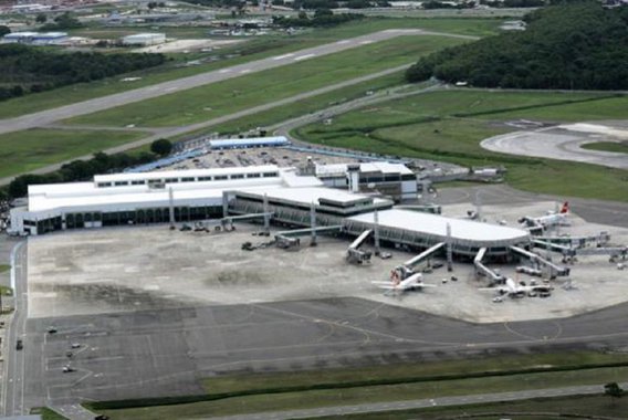 Na próxima quinta-feira (16), serão definidos, por meio de leilão, os novos administradores privados dos aeroportos de Porto Alegre, Salvador, Florianópolis e Fortaleza; o governo espera arrecadar pelo menos R$ 3 bilhões em outorgas com a concessão dos aeroportos, e a previsão é que sejam investidos R$ 6,613 bilhões nos quatro terminais; nesta rodada, a Infraero não será sócia dos aeroportos; empresas que vencerem o leilão terão que investir em ampliação dos terminais de passageiros, dos pátios de aeronaves e de estacionamentos