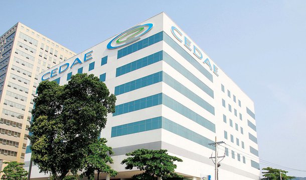 Funcionários da Companhia Estadual de Água e Esgoto (Cedae) estão paralisados por 72 horas desde a meia-noite desta terça-feira (7) no Rio de Janeiro; a categoria é contra o projeto do governador do Rio, Luiz Fernando Pezão, de privatização da empresa que será analisada pela Assembleia Legislativa na quinta-feira (9); a venda da Cedae é uma contrapartida do governo federal para o empréstimo de R$ 3,5 bilhões ao estado com o objetivo de pagar dos salários atrasados dos servidores estaduais