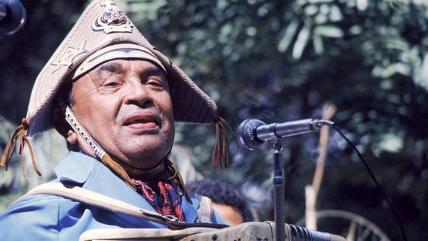 Gravação de Asa Branca, o hino não oficial do Nordeste, e um dos maiores clássicos de todos os tempos da MPB, completa nesta sexta-feira (3) 70 anos; toada, que tem versões em dezenas de idiomas, inclusive em japonês e coreano, e é familiar a brasileiros de qualquer região, naquele tempo soava tão estranha que foi motivo de gozação em cima de Gonzaga, pelos músicos do Regional de Canhoto, que participaram da gravação, em 3 de março de 1947; confira versões