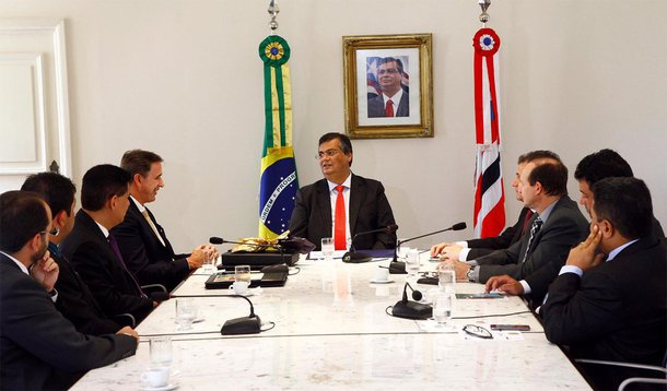 O governador Flávio Dino recebeu, no Palácio dos Leões, o presidente do Banco da Amazônia (BASA), Marivaldo Gonçalves de Melo, para assinatura do protocolo de intenções para impulsionar os negócios sustentáveis no Maranhão; o convenio prevê a aplicação R$ 385 milhões, que deverão atender os diversos ramos da agricultura e pecuária e, assim, impulsionar a economia e geração de emprego e renda no estado