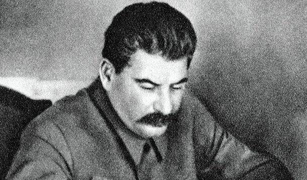 A Revolução de 27 de Fevereiro foi a primeira fase da Revolução Russa de 1917. Os movimentos daquele ano transformaram a Rússia e o mundo, e desde então têm repercutido intensamente também no Brasil; especialista Diego Pautasso comenta