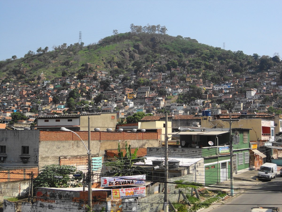 Uma operação da Polícia Militar (PM) no Morro do Juramento, na zona norte da cidade, deixou seis feridos na manhã deste sábado (28). De acordo com a PM, quando os agentes chegaram à comunidade do Juramento no início da manhã de hoje, houve intenso confronto armado