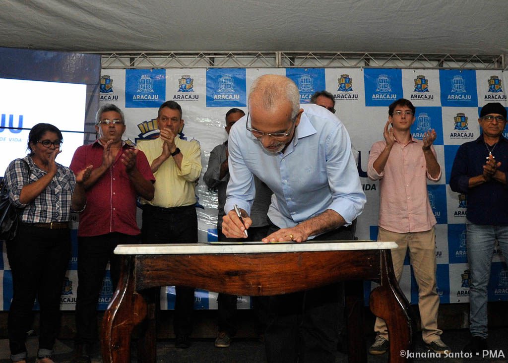 Em solenidade realizada no local onde as melhorias serão executadas, diante de dezenas de moradores, o prefeito destacou que, ao iniciar a obra, está honrando o compromisso firmado com a comunidade ainda no ano passado, antes mesmo de ser eleito. "Lutei por esta obra e, mesmo diante da crise da prefeitura, já iremos iniciá-la", destacou