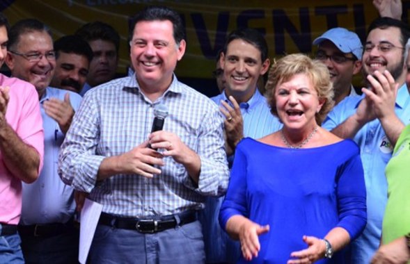 Se as eleições para o Senado fossem hoje, Marconi Perillo (PSDB) seria eleito com maior número de votos (26,4%), seguido de Lúcia Vânia (PSB), que soma 23,8%; os números são resultado de feita pelo Instituto Paraná e divulgada nesta terça-feira (13/6) pela Record TV Goiás e jornal Opção; em terceiro lugar, o ex-prefeito Maguito Vilela (PMDB) soma 23,4%