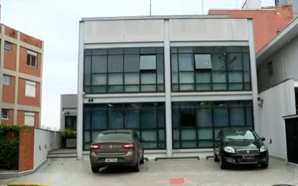 Polícia Federal cumpre mandados de busca e apreensão na empresa do coronel aposentado da Polícia Militar de São Paulo João Baptista Lima Filho, amigo de Michel Temer; agentes federais também cumprem mandado na residência do doleiro Lúcio Bolonha Funaro, considerado próximo do ex-deputado Eduardo Cunha (PMDB-RJ); ações da PF acontecem após vir à tona gravações feitas pelo empresário Joesley Batista, do grupo JBS, dando conta de que Temer avalizou o pagamento de propina para comprar o silêncio de Cunha no âmbito da Operação Lava Jato