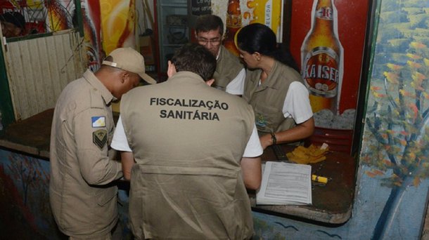 Na nova etapa da Operação Sossego, em Palmas, dois bares que ficam na Região Norte da Capital, foram interditados por estarem em atividade sem alvará de funcionamento e irregularidades em relação a condições sanitárias.  A operação visa levar fiscalização a estabelecimentos que são alvo de reclamação da comunidade por perturbação do sossego, entre outras infrações
 