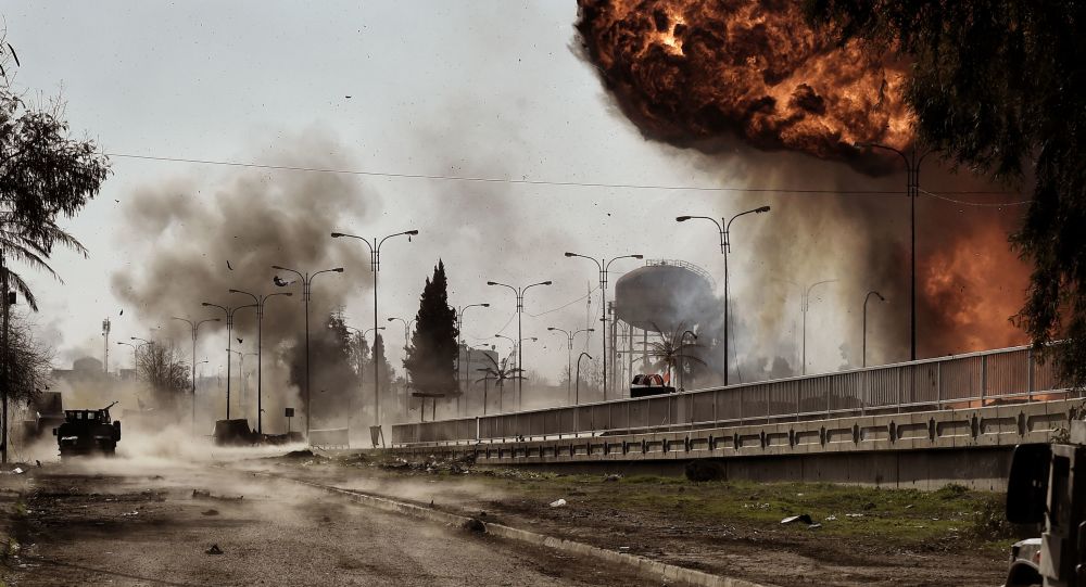 Poucos dias depois do incidente envolvendo gás cloro em Idlib na Síria, usado com pretexto pelos Estados Unidos para um ataque ao país, foi constatado o uso do mesmo gás em Mosul, no Iraque, pelas forças do Estado Islâmico (Daesh); este episódio reforça a tese do governo sírio de que o suposto ataque químico do dia 4 de abril foi, na realidade, a destruição de um depósito de armas químicas de grupos terroristas pelas forças armadas do regime de Bashar al-Assad
