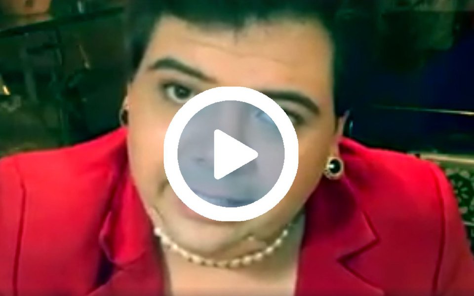 "Eis que o universo me dá um presente", diz a "Dilma Rousseff" do ator Gustavo Mendes; "Temer, sua hora chegou. Fez um pacto com o capeta, uma hora o capeta aparece para cobrar"; confira