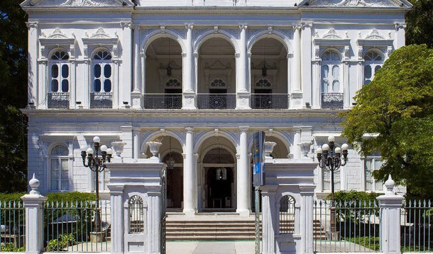 O Projeto de Lei Orçamentária do Estado (PLOA) de 2018, que já está na Assembleia Legislativa, terá, além de um aumento previsto para investimentos na infraestrutura, reajuste de 4,88% para o duodécimo dos demais poderes; além disso, a previsão de gastos com pessoal e encargos sociais passou para R$ 6,43 bilhões; a variação nominal é de 5,71% e é maior que a variação prevista para a Receita Corrente Líquida 