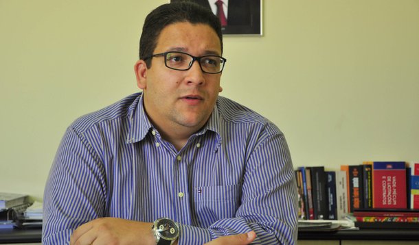 O secretário da Administração, Gerferson Oliveira Barros Filho, acumulou cargos e assumiu interinamente a Secretaria da Habitação e Desenvolvimento Urbano; de acordo com o Diário Oficial do Estado, o secretário deverá “sem prejuízo de suas atribuições, responder interinamente pela Secretaria da Habitação e Desenvolvimento Urbano”; em nota, a Secretaria de Comunicação do Estado informou que não há prazo sobre a permanência de Geferson no comando da pasta