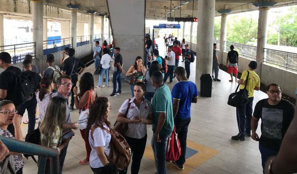 Todas as estações de metrô foram fechadas nesta manhã, por conta de um apagão; de acordo com a CBTU, o serviço foi normalizado por volta das 9h; os sinais de trânsito na capital também foram afetados; informação da Chesf é de que houve pane em subestação na capital