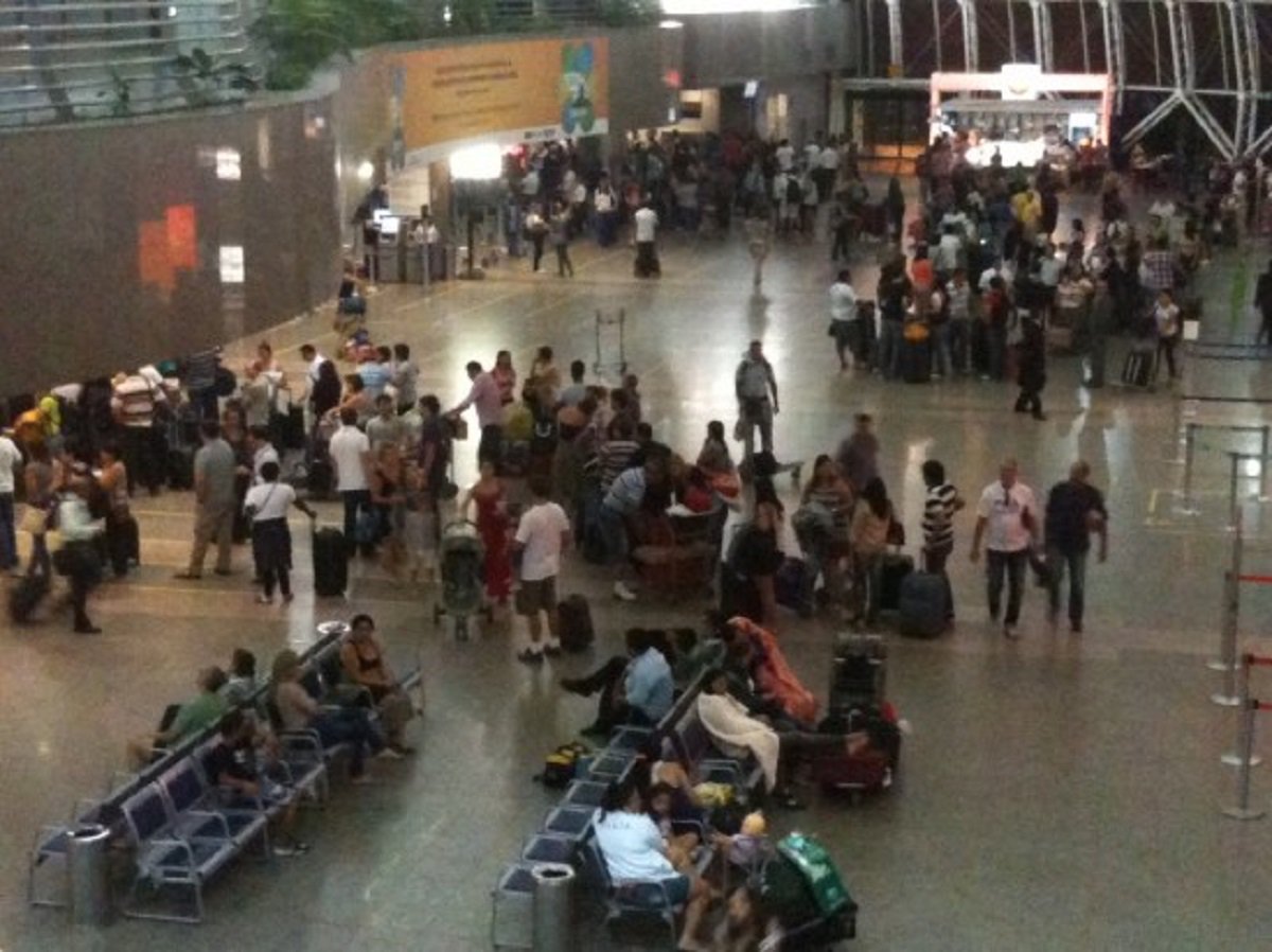 A partir de hoje(12), a Prefeitura de Fortaleza, através da secretaria de Turismo SETFOR), estará recepcionando os turistas, no Aeroporto Internacional Pinto Martins, com apresentações juninas e forró pé de serra. As apresentações devem acontecer durante o mês de junho, as segundas, quintas e sextas-feiras, a partir do meio dia. A Setfor também estará distribuindo brindes e material informativo com mapas e pontos turísticos da Capital
