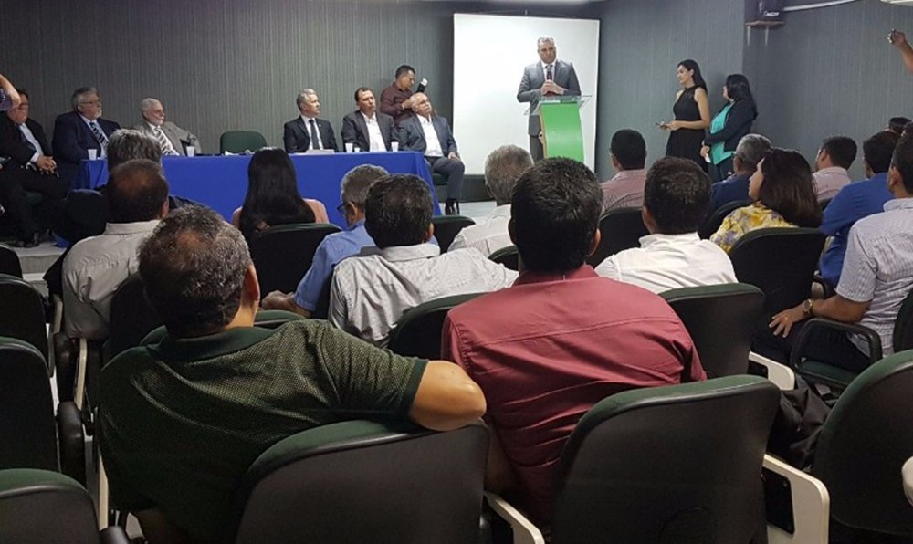 O Ministério Público Estadual de Alagoas (MPE/AL) realizou um evento para conscientizar e cobrar dos presidentes das Câmaras Municipais a criação e aprimoramento dos seus portais da transparência; após a audiência, 37 representantes dos legislativos assinaram um protocolo de intenções com o compromisso de se adequarem ao que exige a Lei de Acesso à Informação (LAI) e a Lei de Responsabilidade Fiscal (LRF)