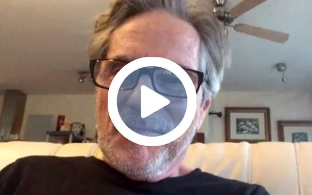 Um dos maiores artistas plásticos do Brasil, Antonio Veronese diz que o Brasil "virou hoje motivo de riso" na Europa, onde mora; ele cita "snipers postados nos altos dos prédios" de Curitiba e questiona: "para atirar em quem?"; para ele, "o Brasil recuperou definitivamente seu status de República de Bananas"; assista