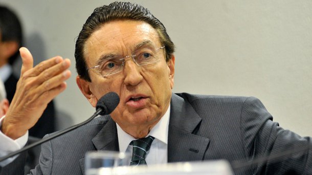 O senador Edson Lobão (PMDB) mostrou tranquilidade com a inclusão do seu nome na lista com o pedido de abertura de inquéritos ao Supremo Tribunal Federal (STF) com base nas delações premiadas feitas por executivos da Odebrecht à força-tarefa da Operação Lava Jato;ele avalia que  “Vários senadores já estão submetidos à investigação. E muitos deles, inclusive eu, temos tido esses inquéritos arquivados por falta de completa procedência da delação”