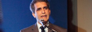 O deputado federal Robinson Almeida (PT-BA) acusou a Globo de proteger o prefeito de Salvador, ACM Neto (DEM), depois que a revitalização na orla do bairro da Barra, um dos principais pontos turísticos de Salvador, ser citada na delação da Odebrecht; segundo o ex-diretor da empresa na Bahia André Vital Pessoa de Melo, as obras custaram R$ 4,4 milhões a mais do que o valor previsto; "Como as organizações Globo protegem o seu sócio ACM Neto. O escândalo da obra da Barra já dura três meses, mas só vira notícia no G1 em pleno dia de São João"