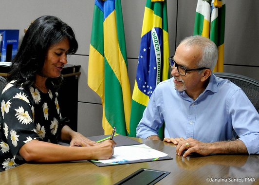 O prefeito de Aracaju transmitiu neste sábado 2 o cargo para a vice-prefeita, Eliane Aquino; ela ficará no exercício da função de prefeita entre 3 e 11 de setembro, enquanto Edvaldo Nogueira estará em Washington, nos Estados Unidos, onde participará de um fórum sobre Cidades Inteligentes, a convite do Banco Interamericano de Desenvolvimento (BID), que arcará com todos os custos da viagem