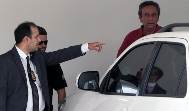 A decisão do juiz Clésio Coêlho Cunha, que responde pela 7ª Vara Criminal de São Luís, absolveu a ex-governadora Roseana Sarney das acusações sobre desvio de R$ 1,95 milhão da saúde para a campanha eleitoral de 2010; entre os argumentos, o magistrado em nenhum momento refutou a possibilidade de desvio, mas tentou demonstrar que Roseana não era responsável por ordenar despesas na época