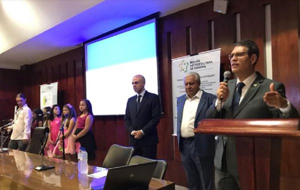 Aconteceu nesta quarta-feira, no Auditório Solon Amaral, na Assembleia Legislativa, a audiência pública para apresentação do diagnóstico do Plano Desenvolvimento Integrado da Região Metropolitana de Goiânia (PDI-RMG) à comunidade, com a presença do deputado Francisco Jr. (PSD); "Temos muitos problemas e pouca interação e precisamos mudar isso. Há problemas sim, pois eles nunca acabam, mas temos de trabalhar sempre com muita interação, para obtermos resultados"