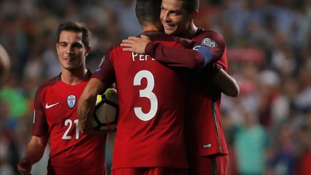 Portugal derrotou a Suíça por 2 x 0 e terminou em primeiro lugar no Grupo B, deixando os suíços em segundo, para disputar uma repescagem; já a França venceu Belarus por 2 x 1, com gols de Antoine Griezmann e Olivier Giroud, para liderar o Grupo A