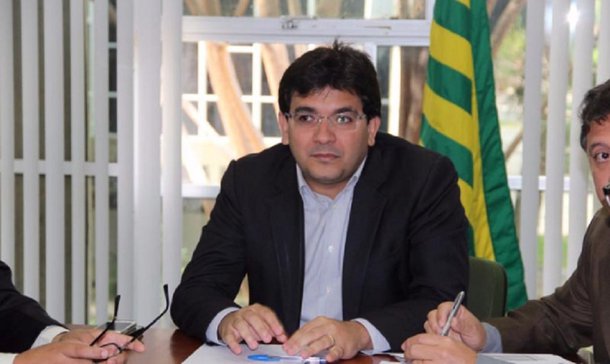 As operações de crédito garantem ao Piauí a possibilidade de fazer investimentos. No ano passado, por exemplo, o Estado ocupou o 3º lugar no país entre as unidades da federação que mais realizaram investimentos; foram aplicados 10,7% da RCL em investimentos; "O Estado está contratando novas operações de crédito, mas, ao mesmo tempo, está amortizando parcelas de outras operações e está aumentando a sua receita. Por isso o endividamento está diminuindo ano a ano", garante o secretário Rafael Fonteles