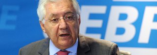 É o que afirma o presidente do Sebrae, Guilherme Afif Domingos; de acordo com ele, o Sebrae vem contribuindo para a simplificação, investindo R$ 200 milhões junto à Receita Federal, permitindo a criação de dez sistemas que irão diminuir a complexidade e o tempo gasto no cumprimento das obrigações tributárias, previdenciárias, trabalhistas e de formalização