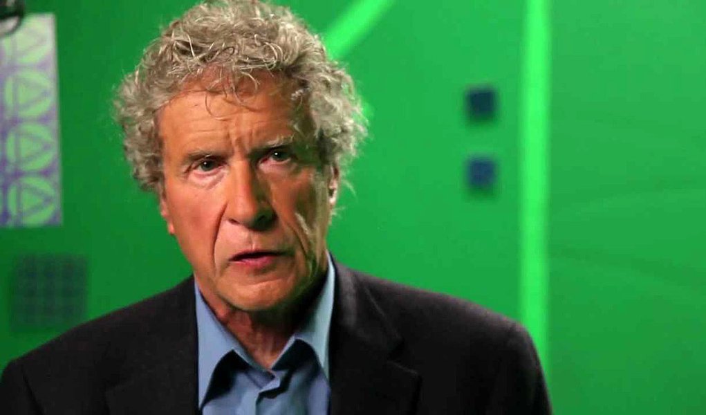 O economista e autor do livro "Novas Confissões de um Assassino Econômico", John Perkins, conta como ajudou os EUA a pôr os países latino-americanos em dependência através de empréstimos do Banco Mundial; "Meu trabalho consistia em identificar países com grandes jazidas de petróleo, objetivo de nossas empresas norte-americanas. Depois, através do Banco Mundial e de seus parceiros lhes concedia enormes empréstimos. Mas o dinheiro nunca chegava a esses países, era transferido a empresas norte-americanas", disse; "Os melhores exemplos são o Equador, a Indonésia e a Colômbia, onde buscávamos o petróleo [...] Conseguimos que os Governos desses países aceitassem nossos enormes empréstimos e dessem em penhor suas reservas de petróleo", disse