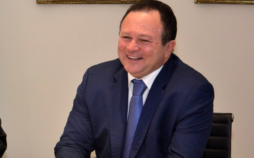 O vice-governador Carlos Brandão está em Pequim, na China, coordenando uma comitiva de maranhense que cumpre agenda de trabalho com setores públicos e empresarias com o objetivo de consolidar novos investimentos no Maranhão; a comitiva maranhense também tem cumprido compromissos que dizem respeito a novos investimentos para os ramos da siderurgia e da refinaria-petroquímica