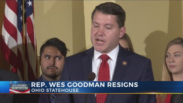 "Eu só forçaria a porta do armário de um canalha que estivesse publicamente condenando os homossexuais. Ficar no armário é uma coisa, agora, permanecer no armário, atacando os homossexuais, é outra. Isso eu jamais vou admitir. Canalhas como este deputado republicano do Ohio, nos EUA, que é um verdadeiro espelho da hipocrisia dos homofóbicos que acusam o nosso orgulho e nos chamam de 'gayzistas': todos estes, na verdade, sentem inveja da minha, da sua, da nossa liberdade", diz ele, ao comentar o caso do deputado homofóbico Wes Goodman que renunciou após ser flagrado numa relação homossexual 