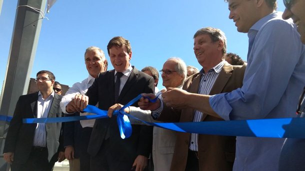 O prefeito do Rio de Janeiro, Marcelo Crivella, inaugurou a segunda fase do projeto do Veículo Leve sobre Trilhos (VLT), na capital; o trecho vai da Praça XV até a Saara; a passagem será gratuita; o VLT circulará de 8h às 14h até o dia 12 de fevereiro, e de 6h à meia-noite a partir de 13 de fevereiro, já com cobrança de tarifa