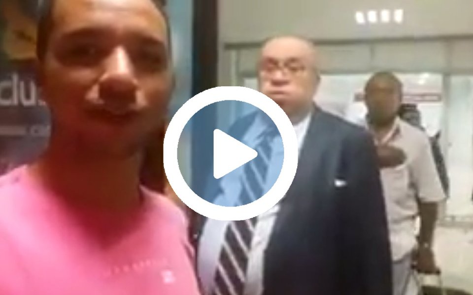 O deputado Heráclito Fortes, o Boca Mole da lista da Odebrecht, foi recebido aos gritos de "golpista" e "cadê a propina" em seu retorno a Teresina após votar a favor da interrupção da investigação contra Michel Temer na Câmara