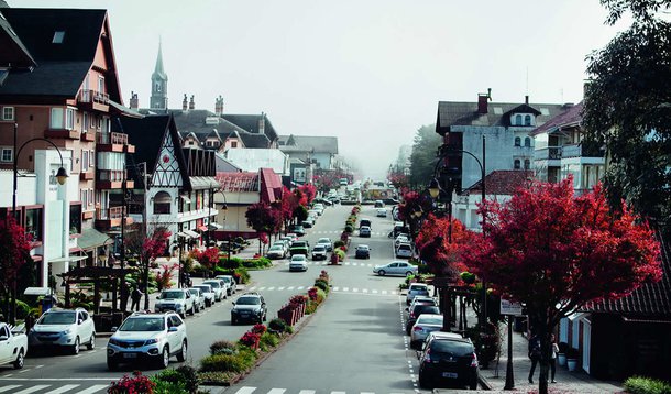 A Gramado Summit, que acontece na Serra Gaúcha entre 10 e 12 de agosto, reunirá mais de 70 startups, grandes marcas e um time de renome, que farão do evento um palco para debates de temas relevantes ao empreendedorismo digital; “Queremos tornar a região em uma Serra do Silício, onde empreendedores digitais receberão uma série de benefícios para aqui se instalarem. A Gramado Summit é start de uma grande revolução para o setor no Sul do país e no Brasil”, destaca Marcus Vinícius Rossi, CEO &amp; Co-Fundador da Summit; confira como garantir sua credencial e receber 35% de desconto na emissão da credencial utilizando um cupom