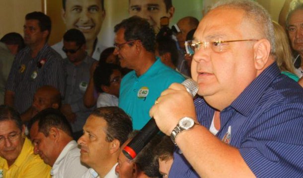Em Alagoas, o Podemos vem tentando conquistar alguns candidatos com convites públicos e apostando em nomes “fichas limpas”; um dos assediados pelo  presidente da sigla, Omar Coêlho, foi o ex-deputado estadual Judson Cabral (PT); “PODEMOS conversar? Aqui é o seu lugar”, comentou Omar em uma postagem sobre o Cabral 