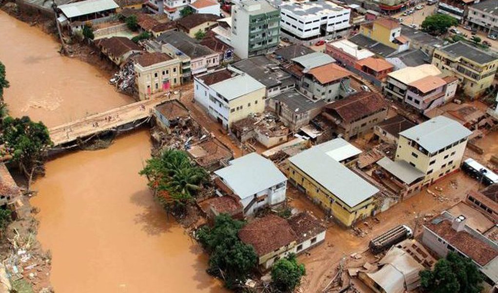 Balanço da Coordenadoria Estadual de Defesa Civil (Cedec) aponta 25 cidade cidades em situação de emergência de Minas Gerais por causa da chuva; já foram confirmadas sete mortes; três pessoas estão desaparecidas e um óbito que está sendo analisado se foi causado em consequência de descarga elétrica