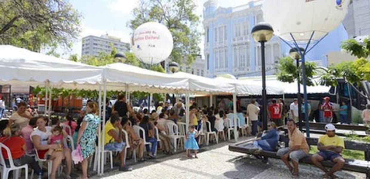 O Tribunal Regional Eleitoral do Ceará (TRE-CE) realiza, na próxima semana, no período de 25 a 29 de setembro, das 8h às 17 horas, na Praça do Ferreira, a 7ª Semana da Justiça Eleitoral. O evento tem como objetivo contribuir para a aproximação e integração do TRE-CE com a sociedade, a partir do atendimento e prestação de serviços aos eleitores