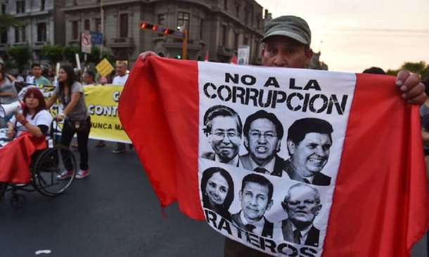 A Superintendência Nacional de Alfândegas e Administração Tributária do Peru embargou aproximadamente 200 milhões de soles peruanos (US$ 62 milhões ou R$ 191 milhões) de oito empresas brasileiras, todas envolvidas na Lava-Jato, de acordo com o site de jornalismo investigativo peruano 'Ojo Publico'; somente da Odebrecht foram confiscados R$ 142 milhões; confisco inclui contas bancárias, imóveis, veículos e contas correntes de terceiros e de funcionários dessas empresas no país. O embargo afeta também as companhias Queiroz Galvão e OAS