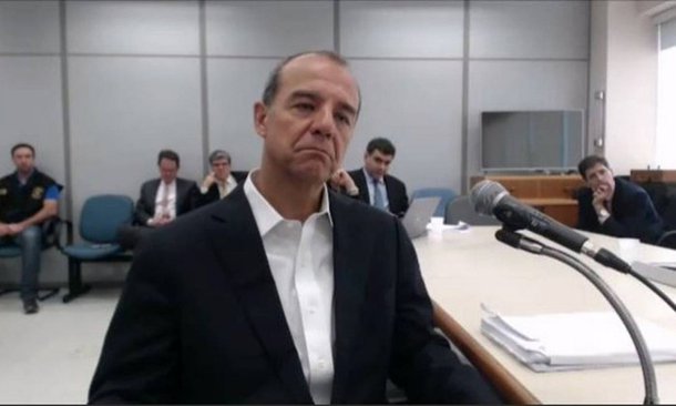Juiz Marcelo Bretas, da 7ª Vara Federal Criminal do Rio de Janeiro, aceitou nesta terça-feira (16) a denúncia apresentada pelo Ministério Público Federal (MPF) contra o ex-governador Sérgio Cabral (PMDB), que se tornou réu pela oitava vez na Operação Lava Jato; Bretas também tornou réu o ex-secretário Sérgio Côrtes, César Romero, Carlos Miranda, Carlos Bezerra, Miguel Iskin e Gustavo Estellita, acusados pela Lava Jato/RJ de pagar ou receber propina para fraudar contratos da área de saúde; na denúncia, o MPF acusa Cabral e outras seis pessoas por corrupção passiva e ativa e organização criminosa por irregularidades cometidas na Secretaria Estadual de Saúde, entre 2007 e 2014