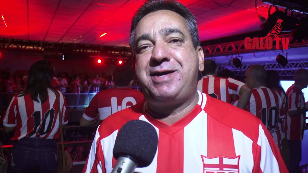 O deputado estadual e presidente do CRB, Marcos Barbosa, prometeu ao elenco do clube alagoano a premiação milionária de R$ 3 milhões se o time subir para a série A do campeonato brasileiro; na rodada da série B deste final de semana o time de Alagoas derrotou o Santa Cruz por 2 a 1, no Arruda, em Recife, e ocupa a sétima colocação com 32 pontos
