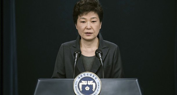 Ex-presidente da Coreia do Sul Park Geun-hye foi detida nesta quinta-feira, 30, acusada de suborno e abuso de poder; tribunal sul-coreano aprovou um mandado de prisão para a ex-presidente, Park Geun-hye, por envolvimento em esquemas de corrupção; no início do dia, Park apareceu perante o tribunal e se recusou a dar qualquer comentário aos repórteres que estavam presentes