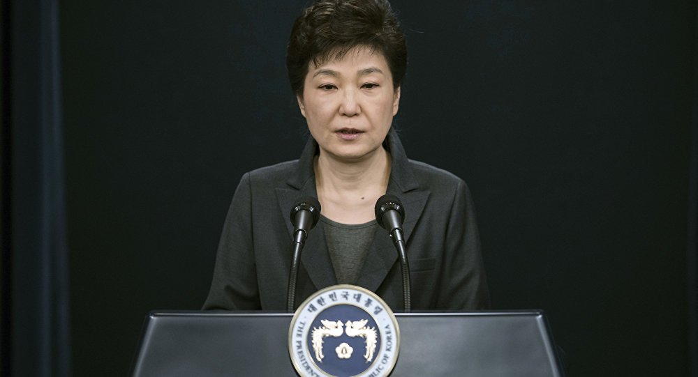 Ex-presidente da Coreia do Sul Park Geun-hye foi detida nesta quinta-feira, 30, acusada de suborno e abuso de poder; tribunal sul-coreano aprovou um mandado de prisão para a ex-presidente, Park Geun-hye, por envolvimento em esquemas de corrupção; no início do dia, Park apareceu perante o tribunal e se recusou a dar qualquer comentário aos repórteres que estavam presentes