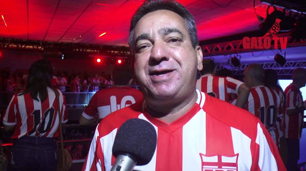 O deputado estadual e presidente do CRB, Marcos Barbosa, prometeu ao elenco do clube alagoano a premiação milionária de R$ 3 milhões se o time subir para a série A do campeonato brasileiro; na rodada da série B deste final de semana o time de Alagoas derrotou o Santa Cruz por 2 a 1, no Arruda, em Recife, e ocupa a sétima colocação com 32 pontos