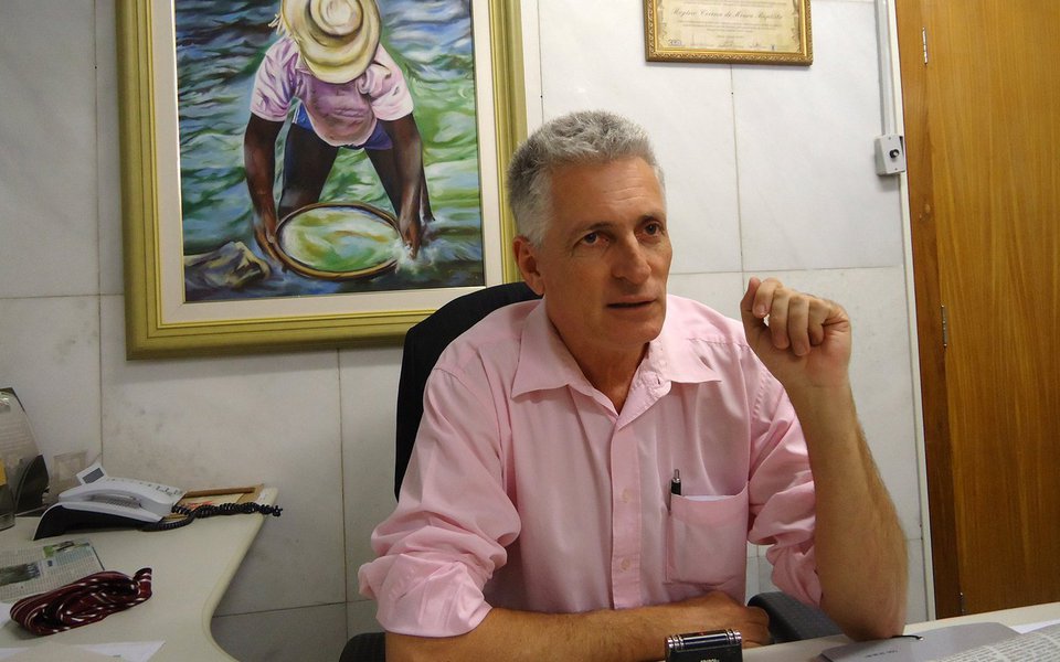 O deputado estadual Rogério Correia (PT) afirmou que a crise entre o senador Aécio Neves (PSDB-MG) e o STF "é responsabilidade do Senado golpista que não o cassou por pedir e receber propina"; "Protegeu o corrupto para que ajudasse a salvar Temer", disse; de acordo com o parlamentar, "não podemos aliar com estes senadores e criticar esta decisão da Justiça"; o petista afirmou que, "se o Senado não agiu como deveria, a Justiça precisa ser feita"
 
 