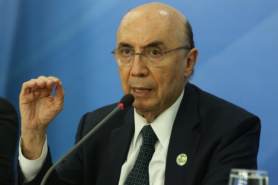 O ministro da Fazenda, Henrique Meirelles, autorizou o Ceará a contratar operação de crédito de R$ 1,150 bilhão junto ao Banco do Brasil. O montante deverá ser usado para amortização da dívida pública estadual, na manutenção do equilíbrio financeiro e na capacidade de investimentos em infraestrutura, social, educação e saúde