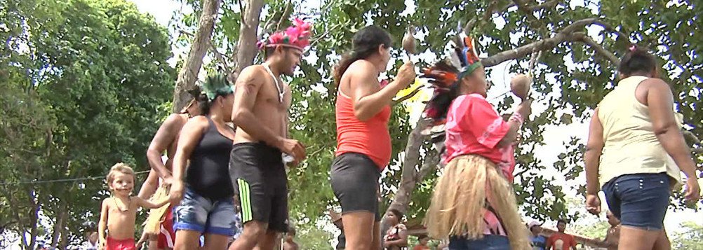 Comissão Pastoral da Terra Regional Maranhão (CPT-MA) denunciou o que chamou de "mais um ato brutal de violência contra a vida dos povos da terra, que desta vez atinge os indígenas Gamela", no Povoado de Bahias, em Viana (MA); um ataque de pistoleiros contra os índios deixou 13 feridos; a Secretaria de Estado da Saúde confirma sete; segundo a CPT-MA, a ação foi articulada por fazendeiros e pistoleiros da região, que, através de um texto no Whatsapp, convocavam pessoas para o ataque contra os indígenas"; a entidade também disse estar indignada com "discursos de incitação ao ódio" contra indígenas, "o que foi feito pelo deputado federal Aluísio Guimarães Mendes Filho (PTN/MA) ao conceder entrevista em rádio local após a retomada feita pelos Gamela no dia 28"; vídeo