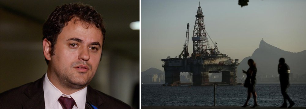 O líder do PSOL na Câmara, deputado federal Glauber Braga (Psol-RJ), defendeu, em entrevista a Gisele Federicce e Paulo Moreira Leite, da TV 247, que a população promova atos de desobediência civil – o que inclui a realização de greves gerais – para impedir "projetos ilegítimos" do atual governo golpista, como a reforma da Previdência e a entrega do pré-sal. O parlamentar também criticou o Poder Judiciário que, segundo ele, está deixando de lado o seu papel de julgar para "entrar no jogo político-eleitoral" ao tentar impedir a candidatura do ex-presidente Lula. Embora apoie a candidatura de Guilherme Boulos, pelo Psol, Braga afirma que todas as forças do campo democrático devem se unir em torno do direito de Lula se candidatar; confira a íntegra