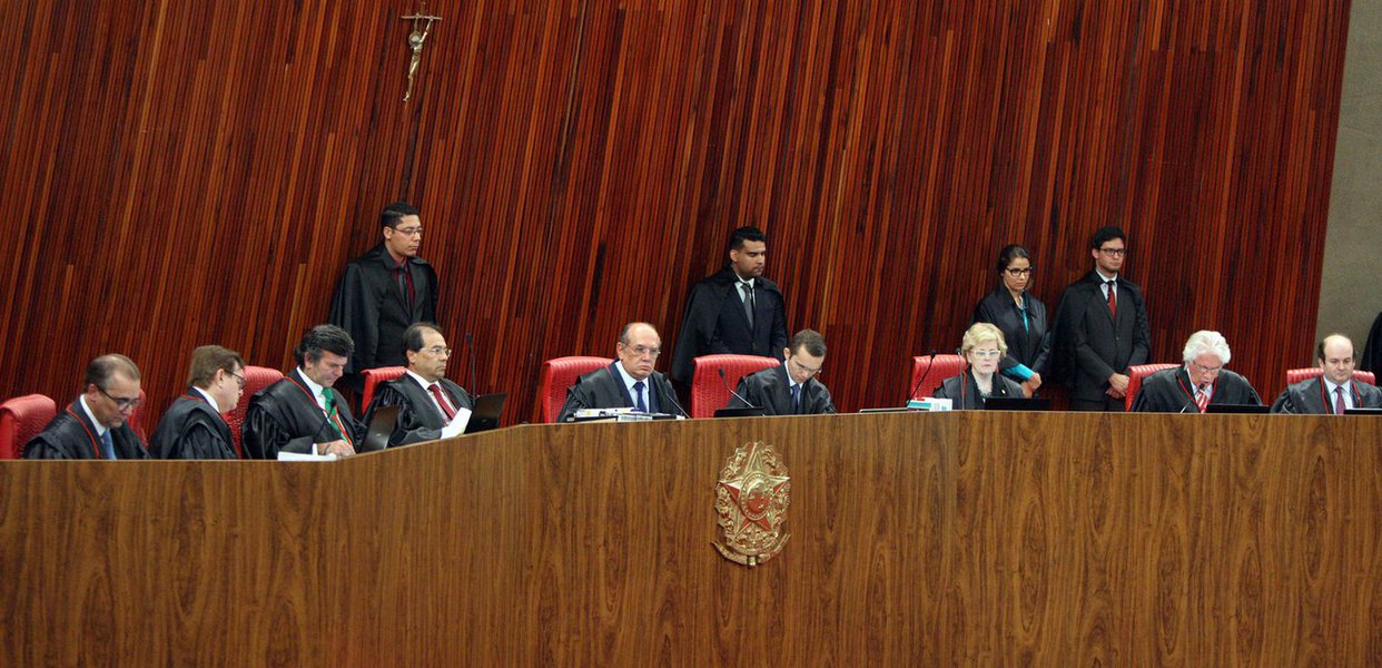 O TSE parece ter sofrido uma "cegueira intencional" – como bem definiu o Procurador Carlos Lima – no teatro que protagonizam seus ministros. O julgamento foi apenas uma mera formalidade